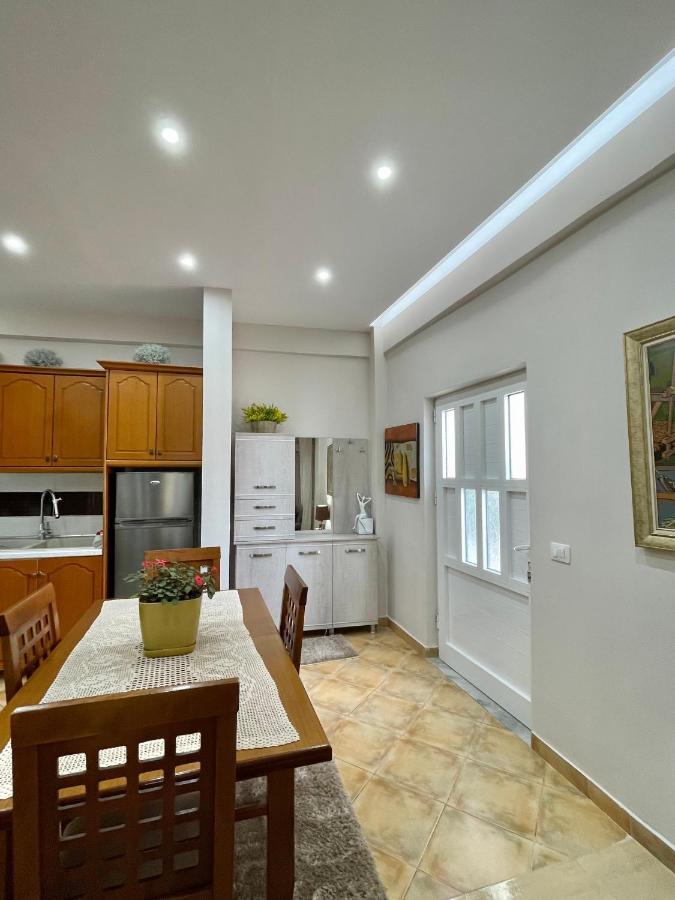Melina Apartments Sarandë エクステリア 写真