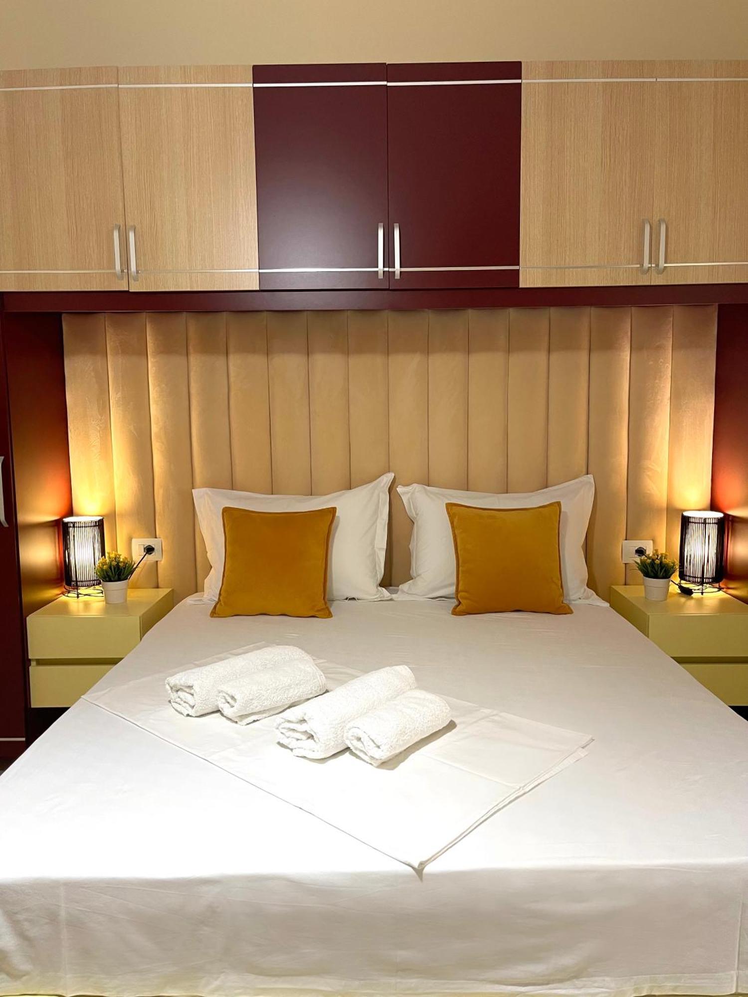 Melina Apartments Sarandë エクステリア 写真