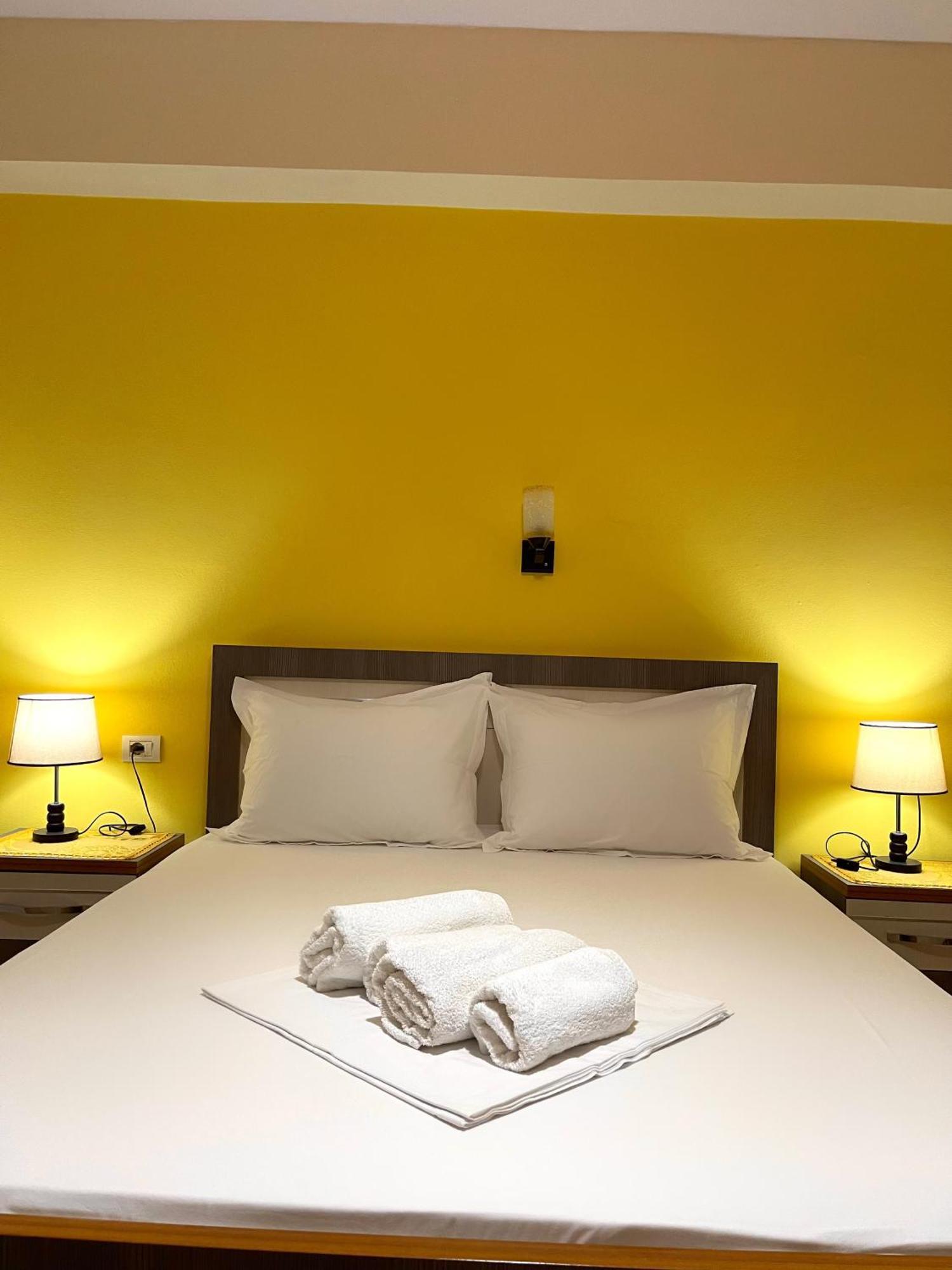 Melina Apartments Sarandë エクステリア 写真
