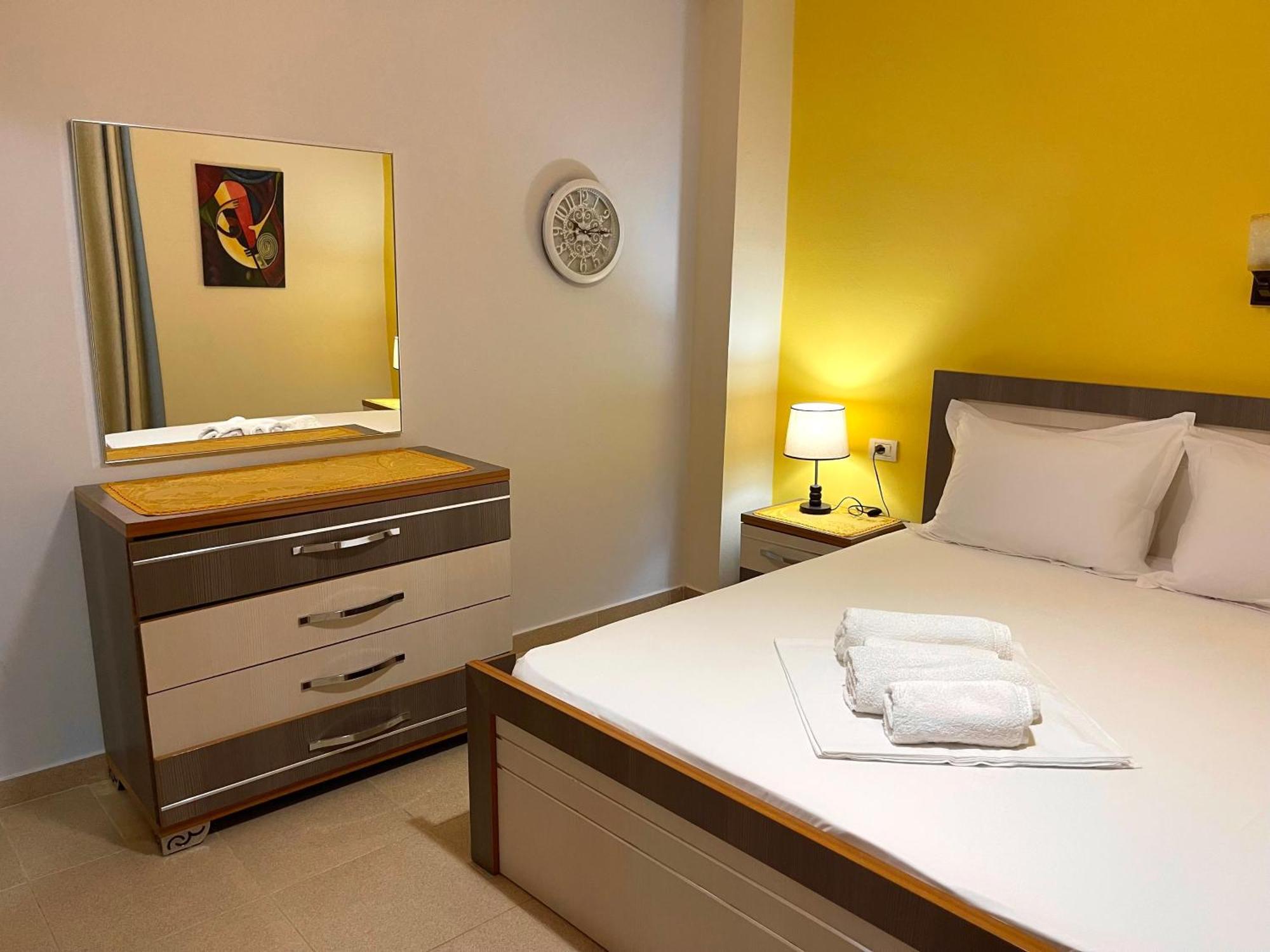 Melina Apartments Sarandë エクステリア 写真