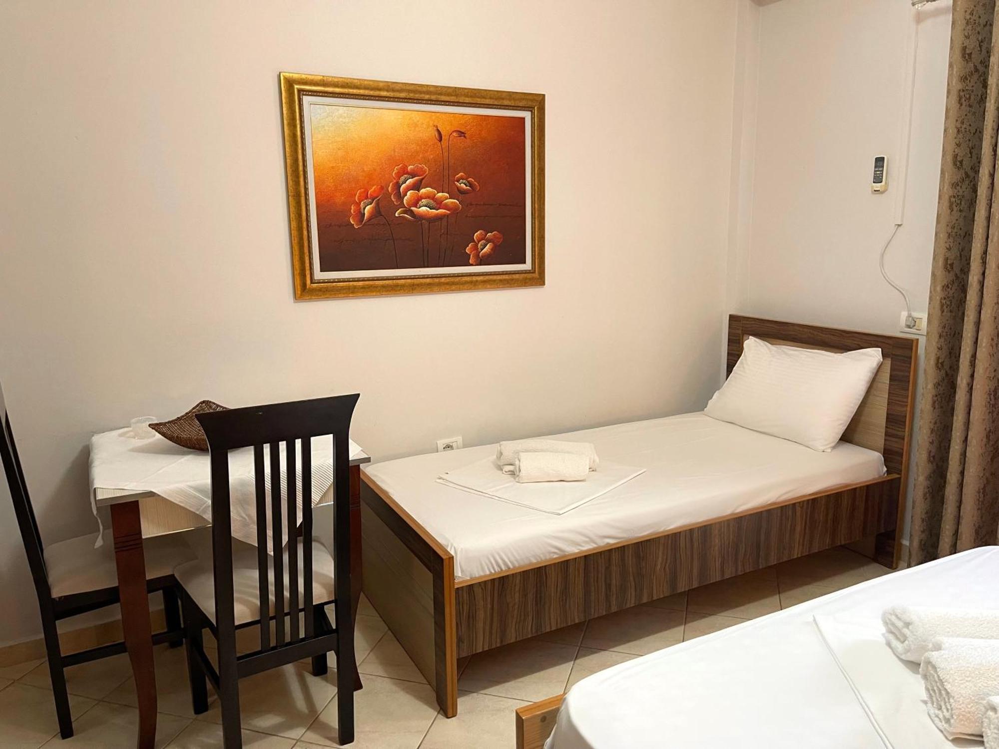 Melina Apartments Sarandë エクステリア 写真