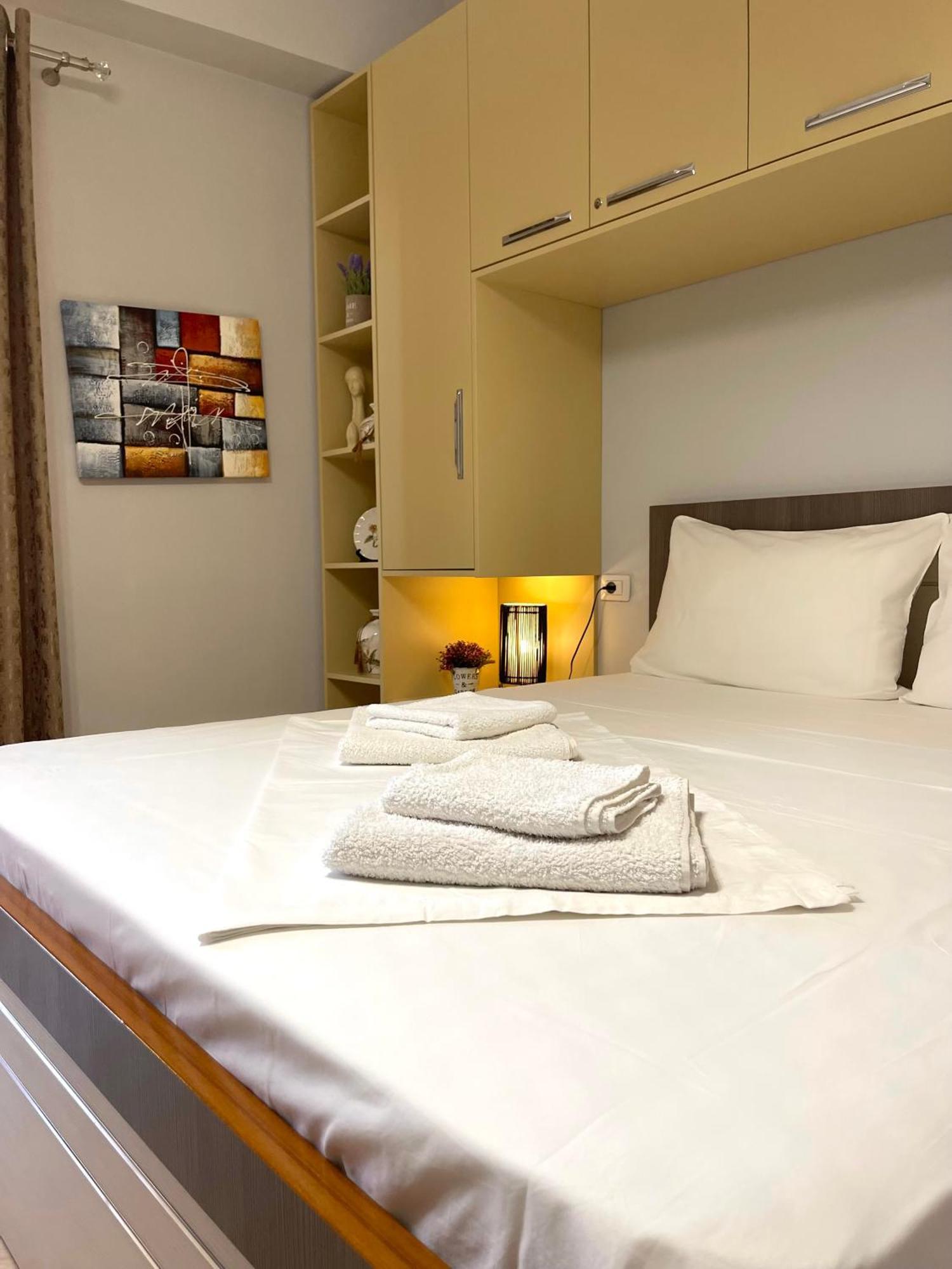 Melina Apartments Sarandë エクステリア 写真