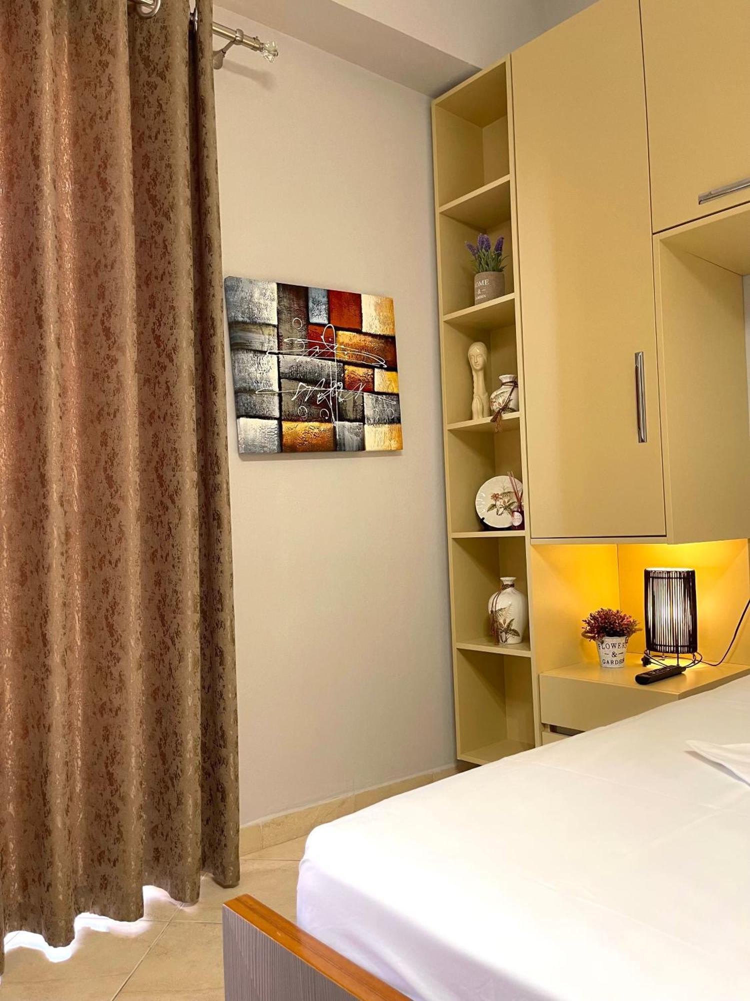 Melina Apartments Sarandë エクステリア 写真