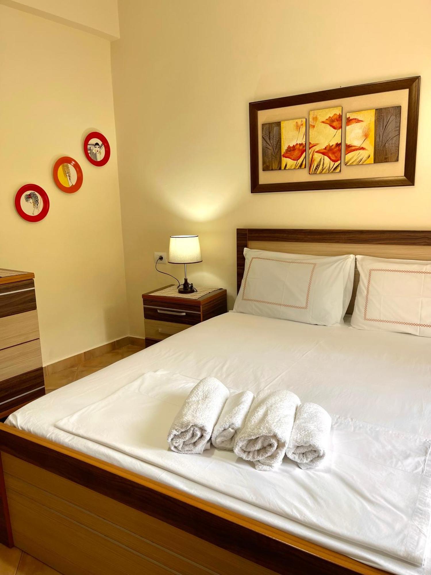 Melina Apartments Sarandë エクステリア 写真